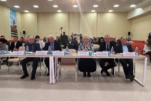 Руководство «Балтийского объединения» поддержало юных исследователей на городской конференции 